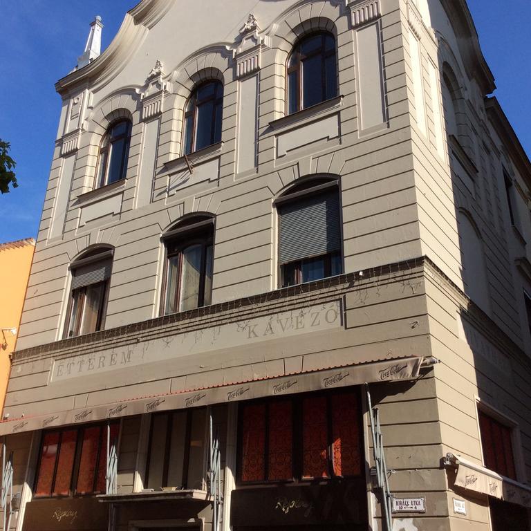 Szundi Szobak Pecs Exterior photo